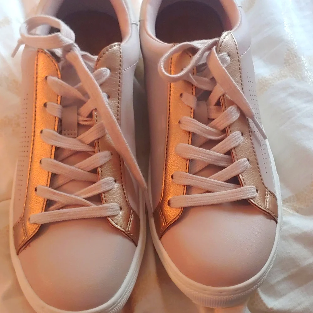 Sneakers - Picture 1 of 5